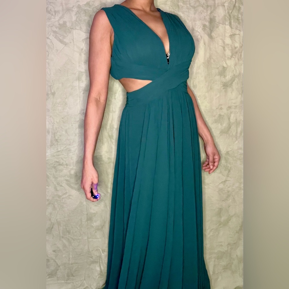 NWT Green Lulu’s Cutout Maxi Dress - Picture 2 of 5
